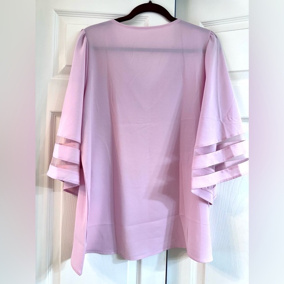 ROSKIKI 3/4 bell sleeve soft pink V-neck - Picture 7 of 7